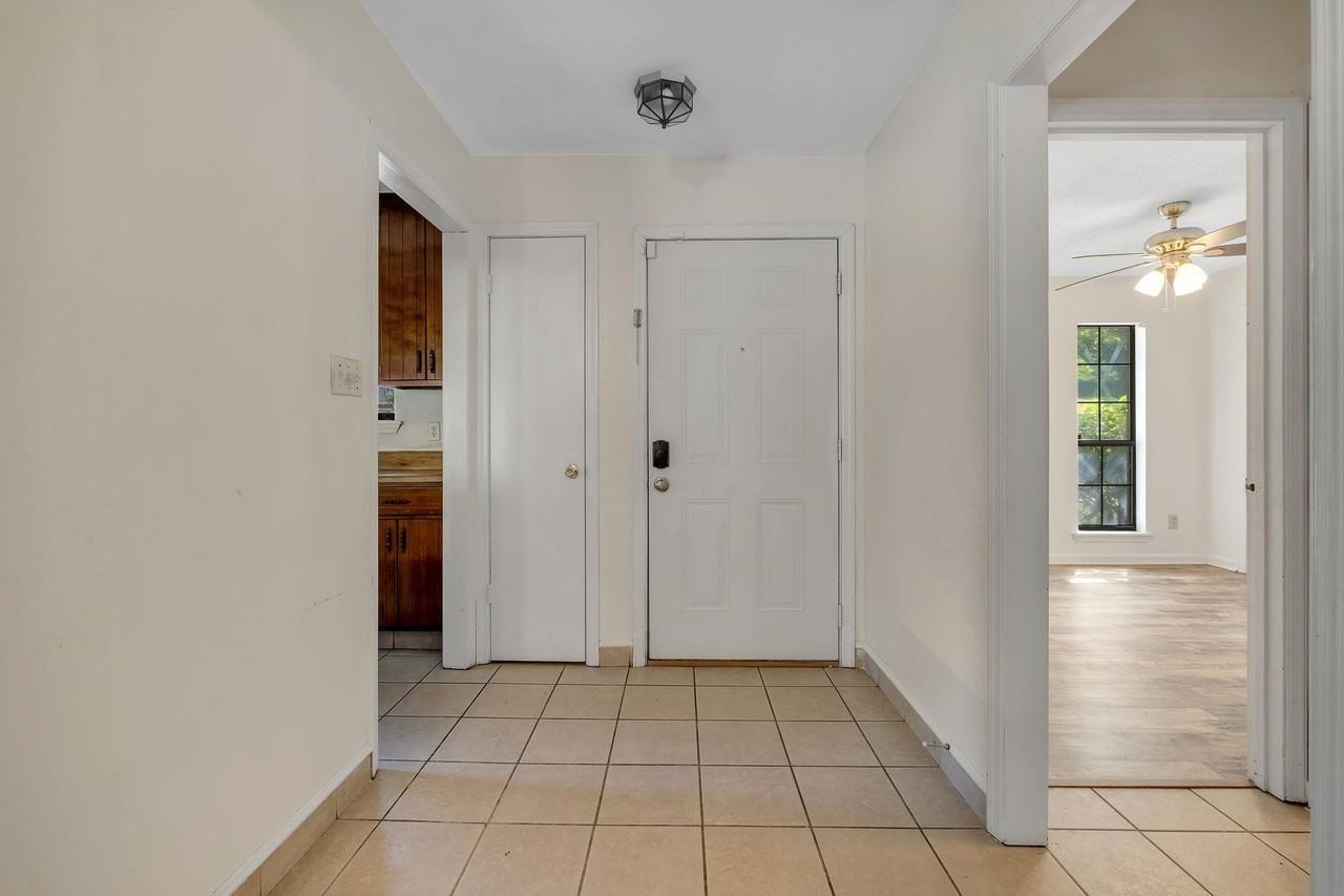 1826 Meriadoc Rd - Photo 2 of 21