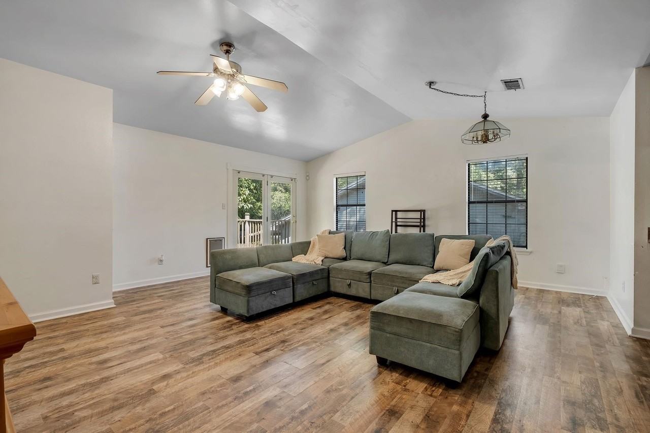 1826 Meriadoc Rd - Photo 3 of 21