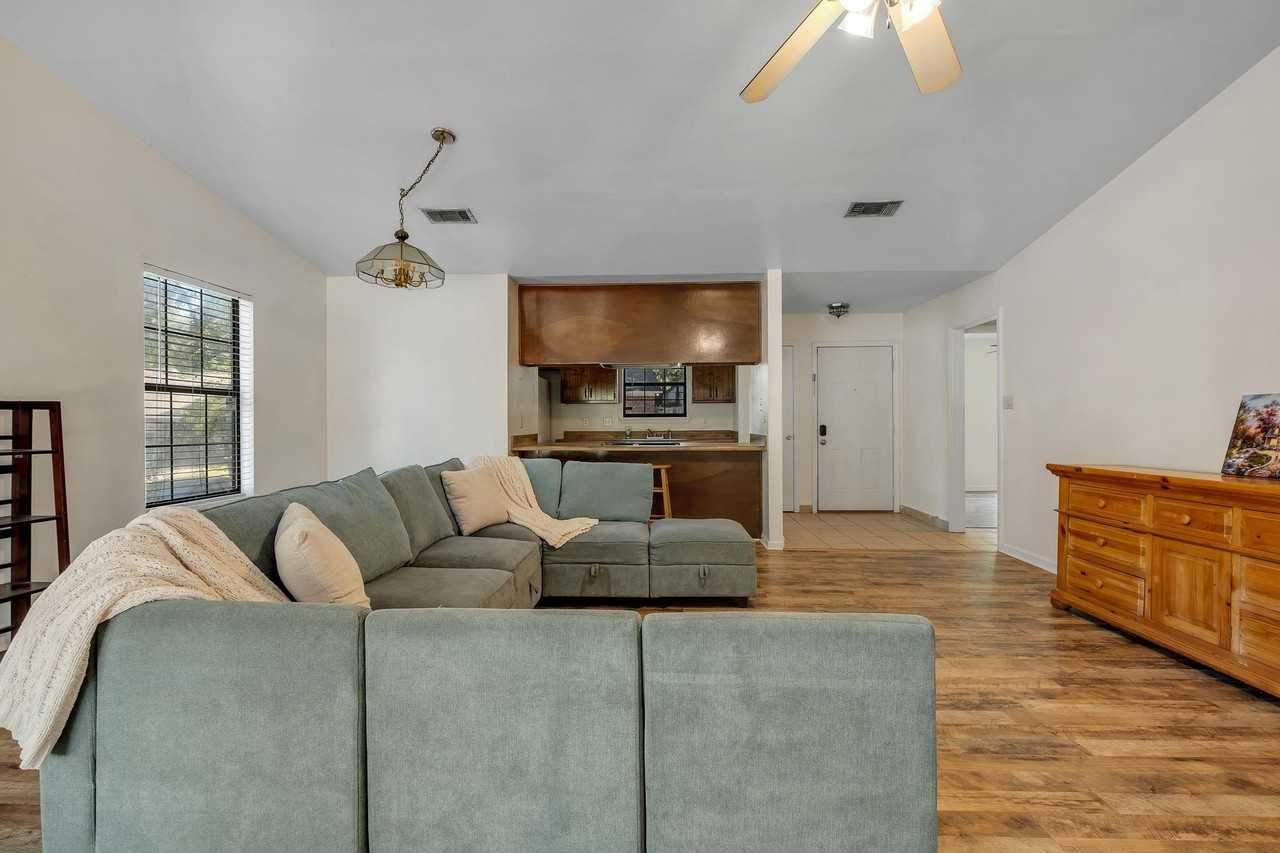 1826 Meriadoc Rd - Photo 5 of 21