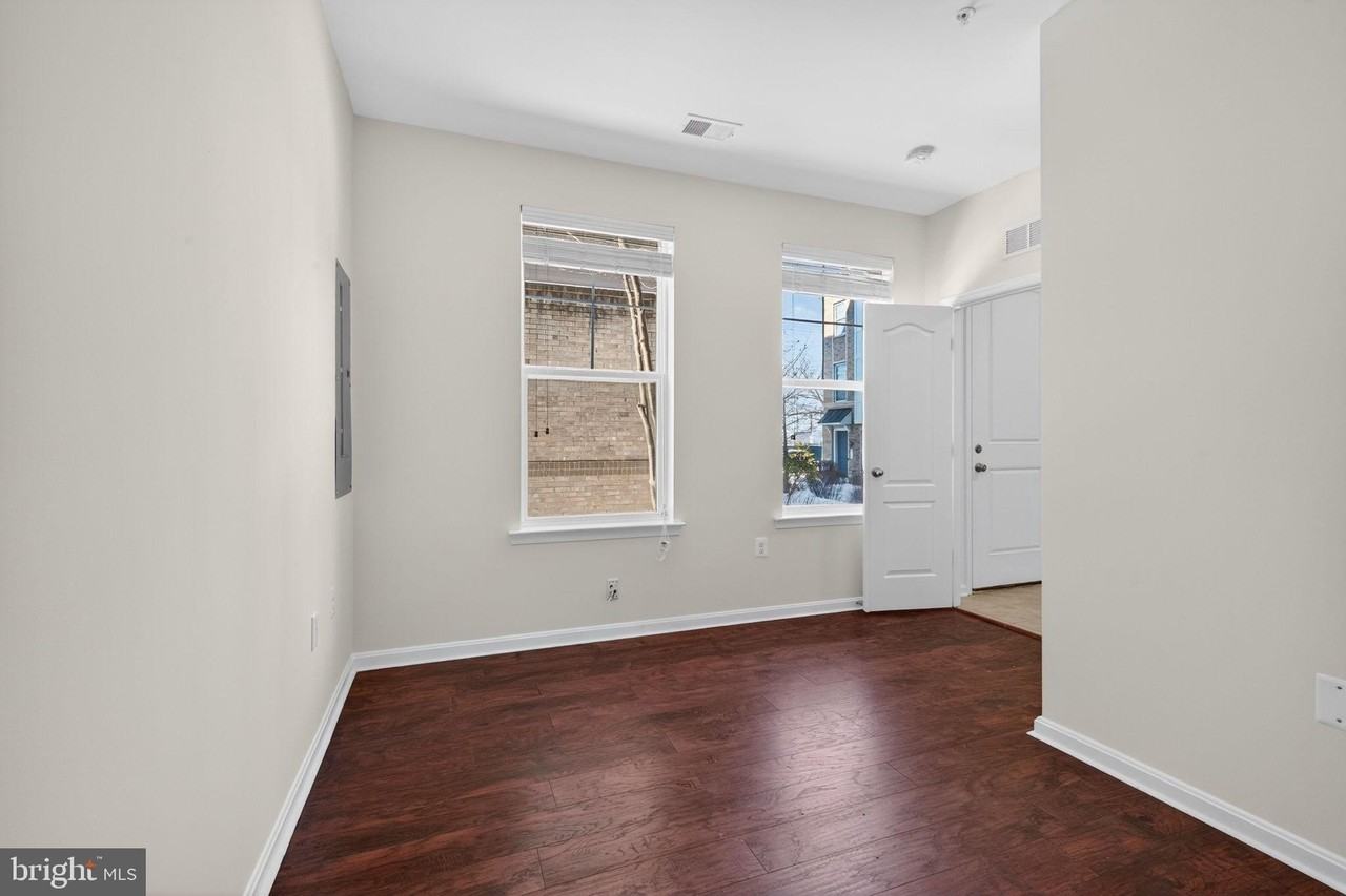 3716 Foote St Ne - Photo 7 of 41