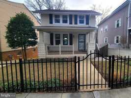 featured image of 2607 Hamlin St Ne