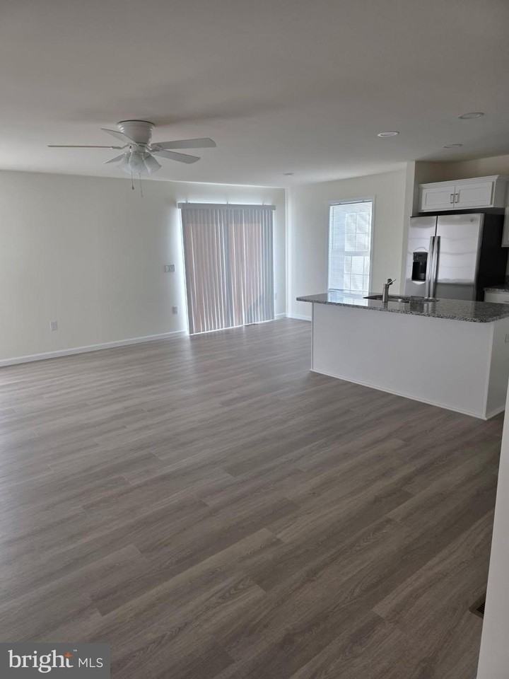 94 Cove Ct - Photo 2 of 10