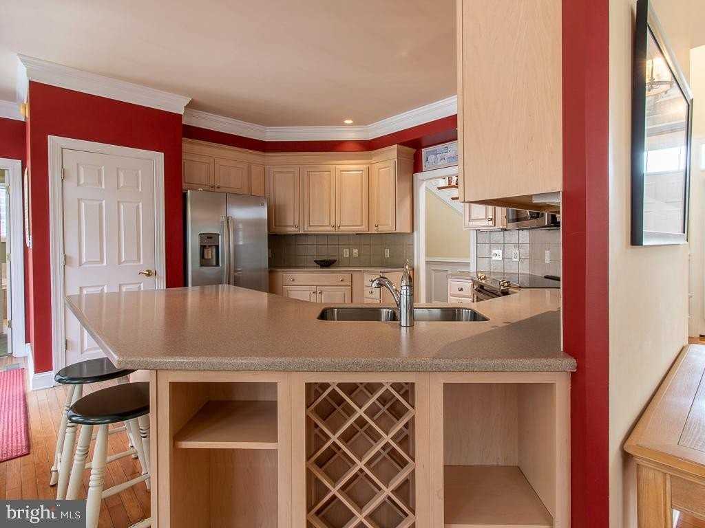 10 Wellington Pl - Photo 2 of 21