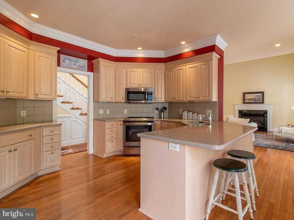 10 Wellington Pl - Photo 4 of 21