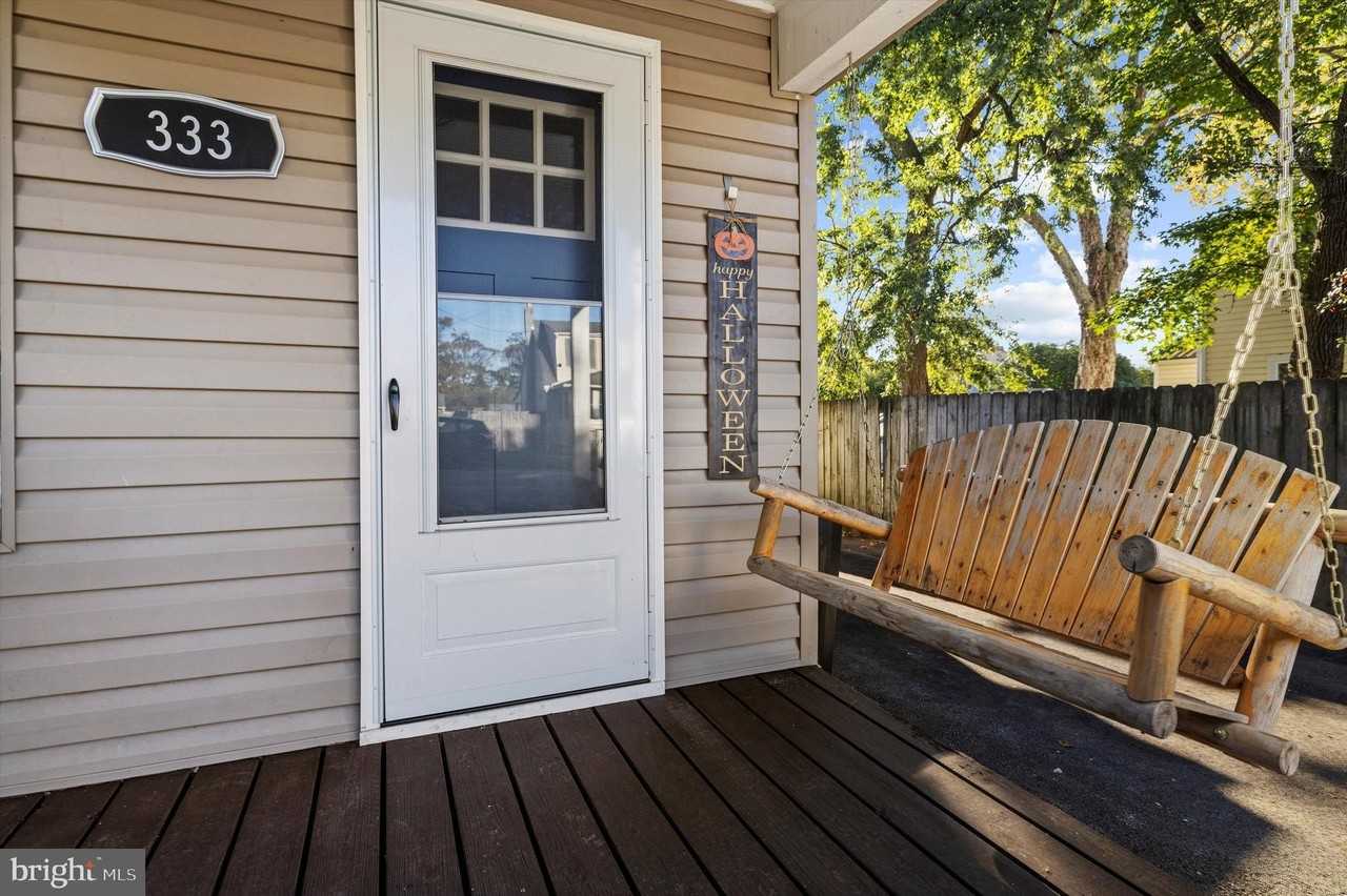 333 Magothy Beach Rd - Photo 2 of 50