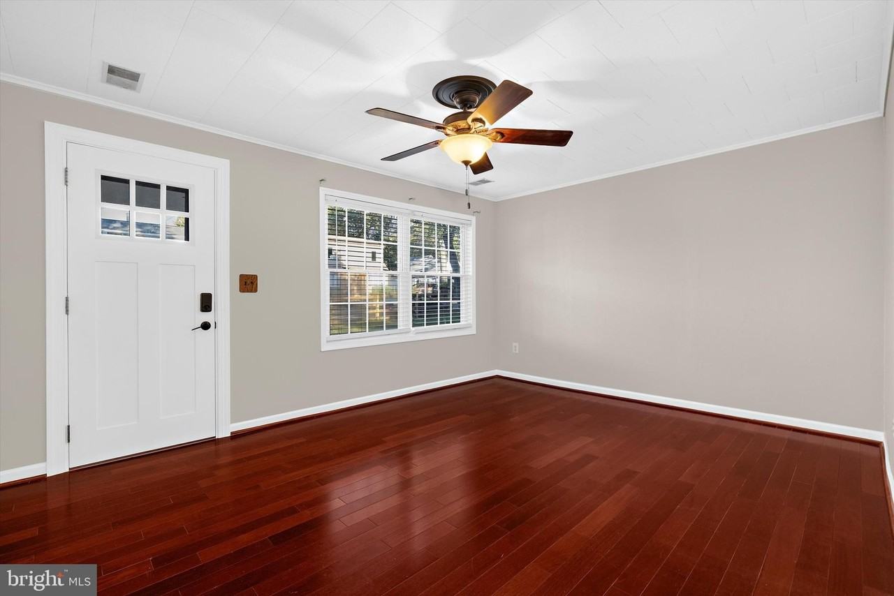 333 Magothy Beach Rd - Photo 5 of 50