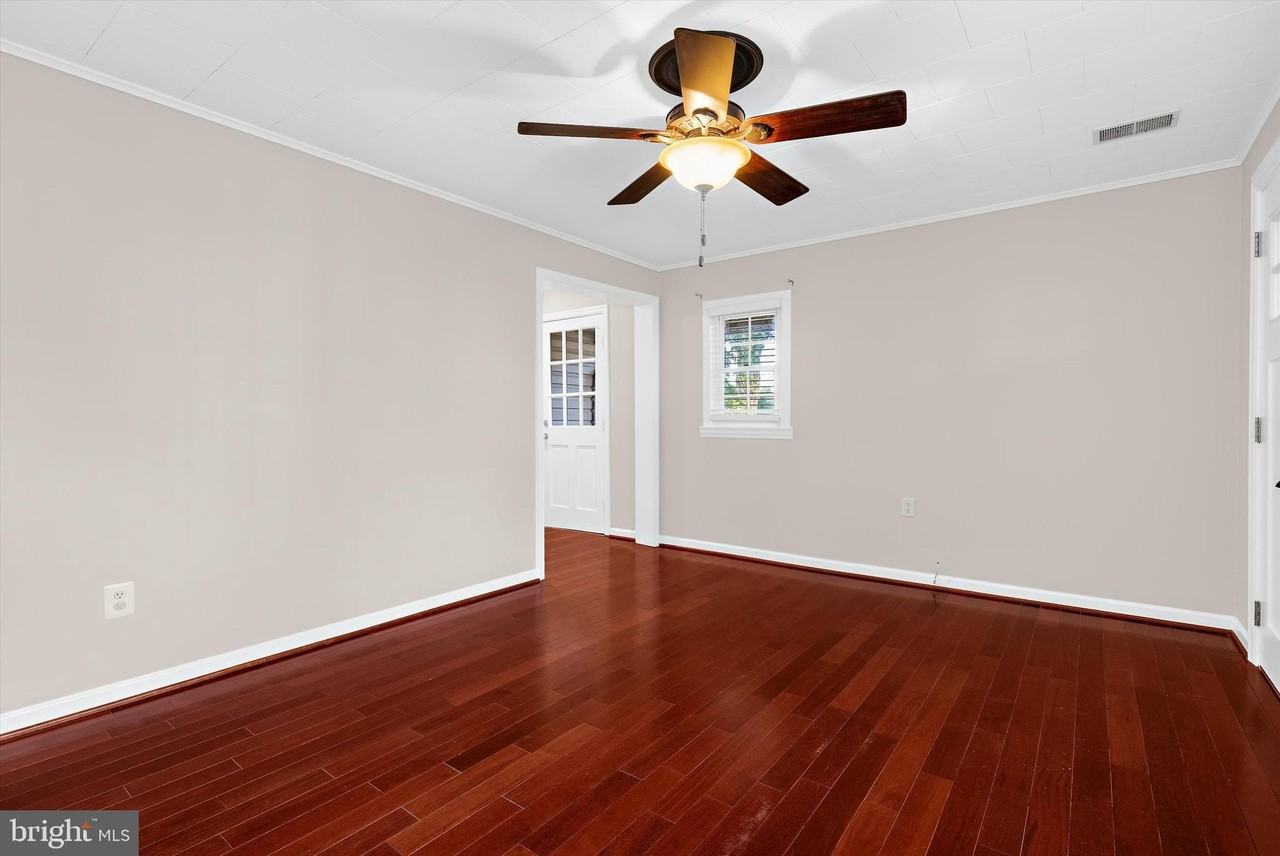 333 Magothy Beach Rd - Photo 7 of 50