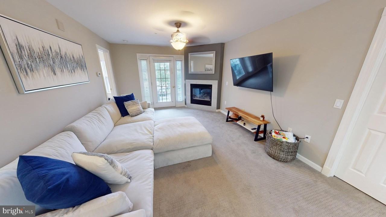 2052 Quaker Way Unit 7 #7 - Photo 7 of 17