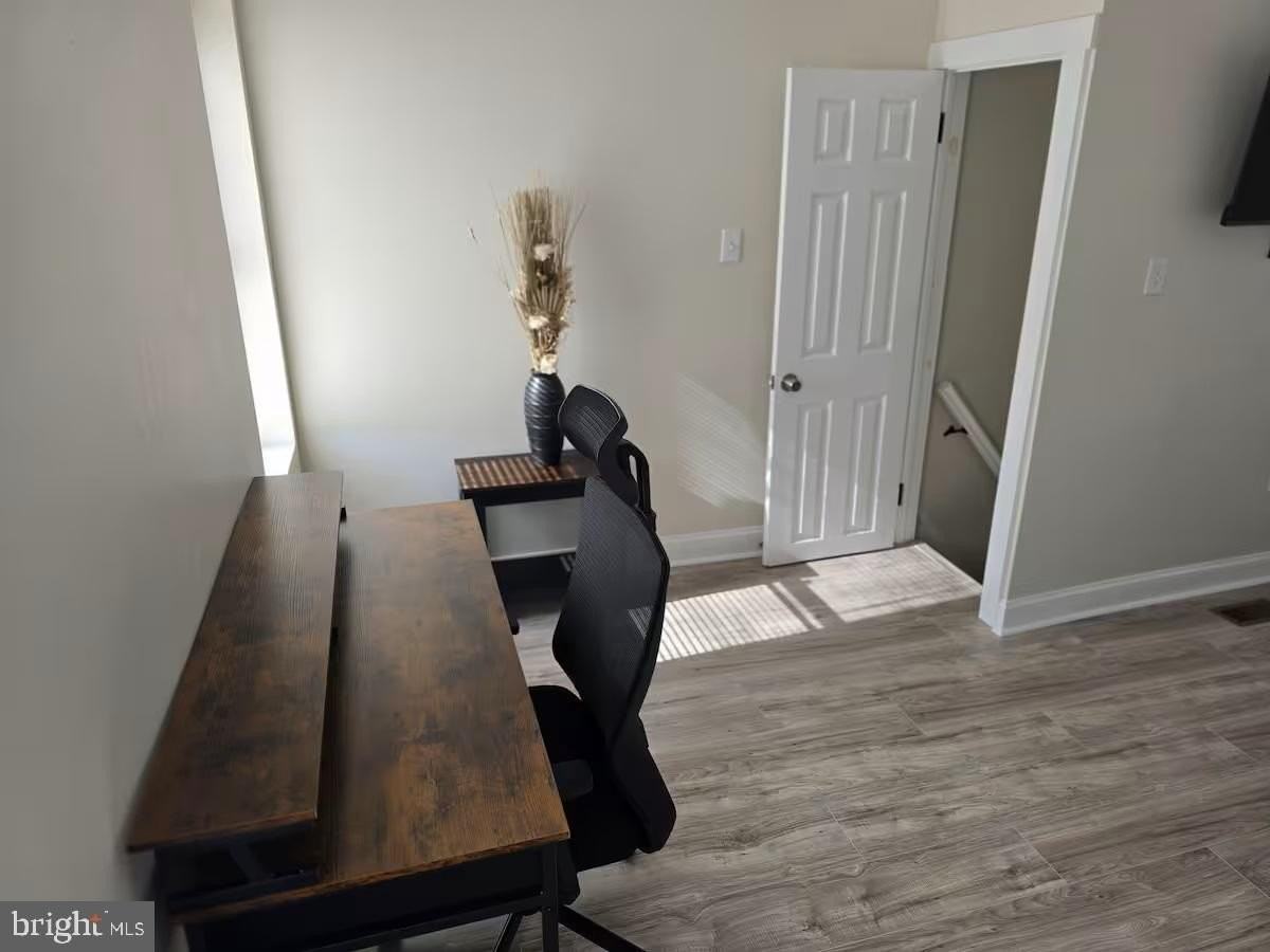 401 S Ann St - Photo 2 of 42