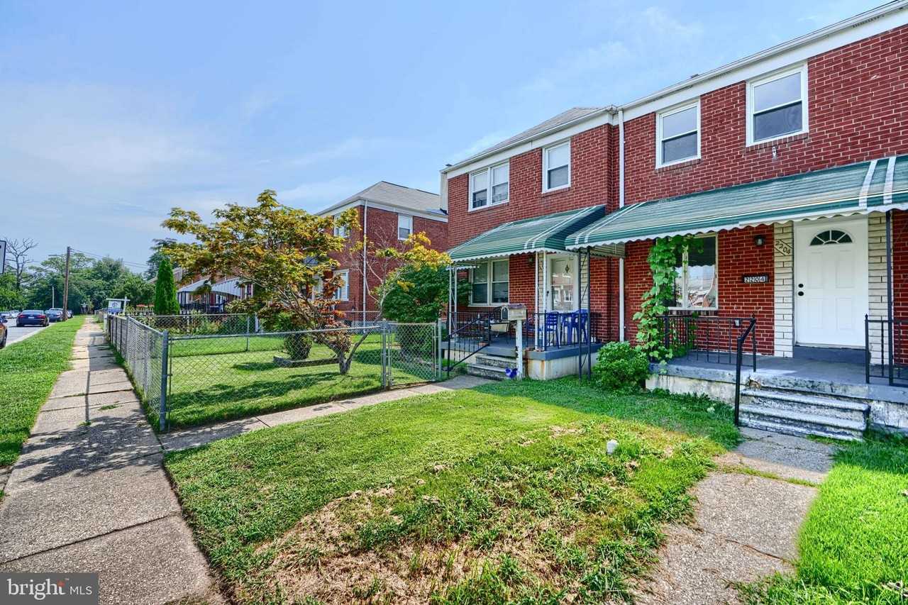 2204 Redthorn Rd - Photo 2 of 25