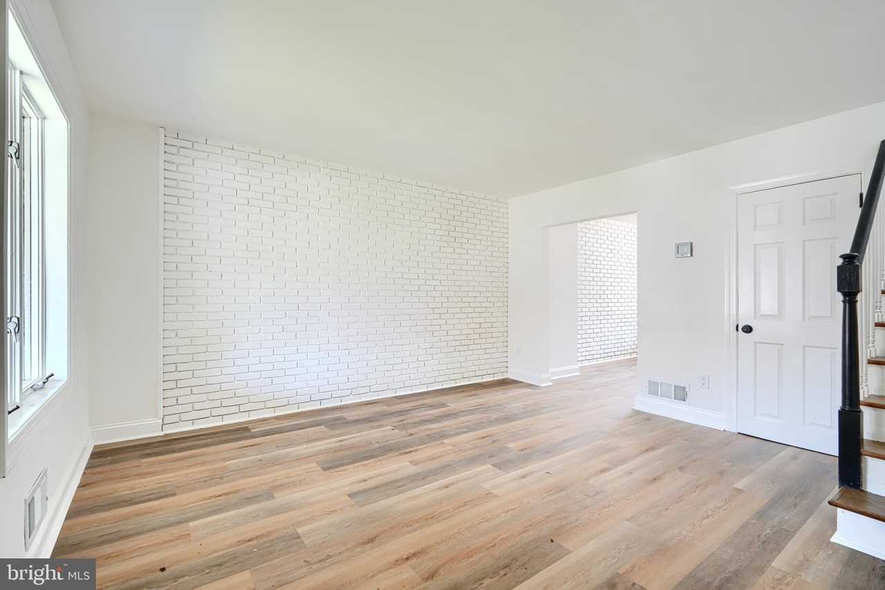 2204 Redthorn Rd - Photo 3 of 25