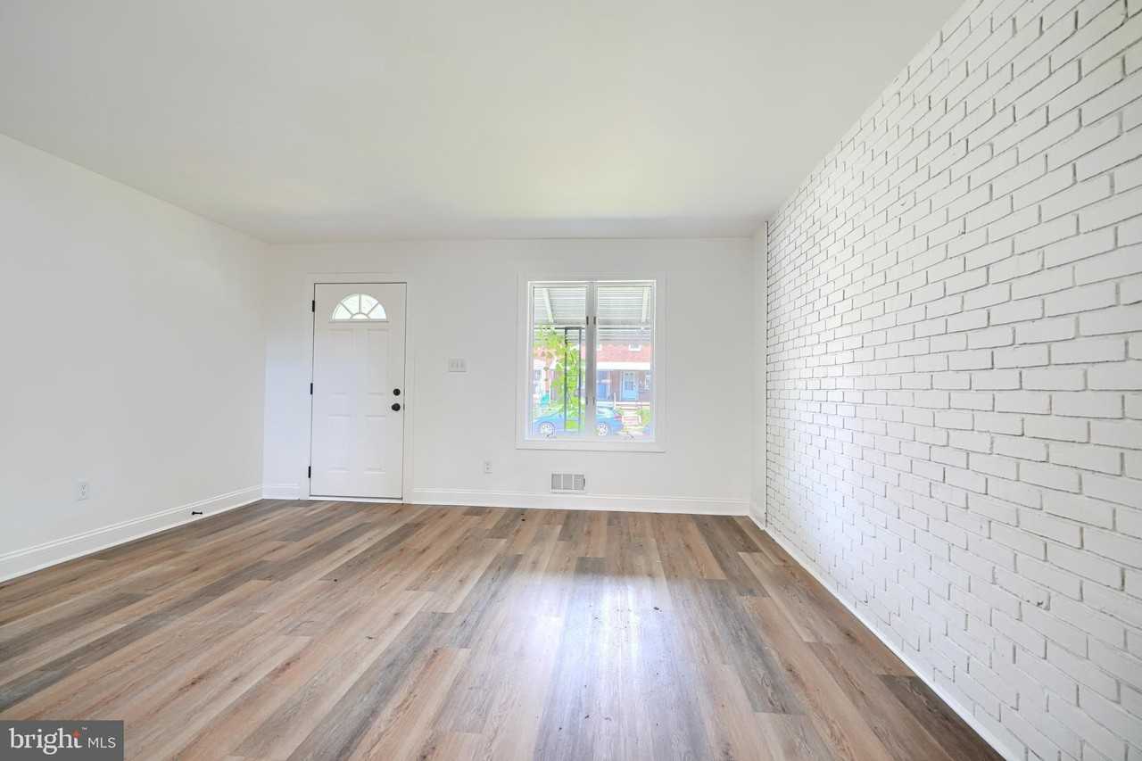 2204 Redthorn Rd - Photo 4 of 25