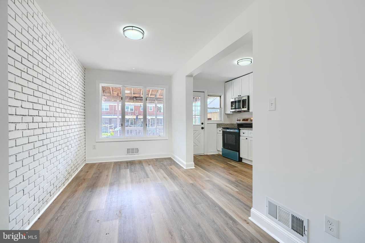 2204 Redthorn Rd - Photo 5 of 25