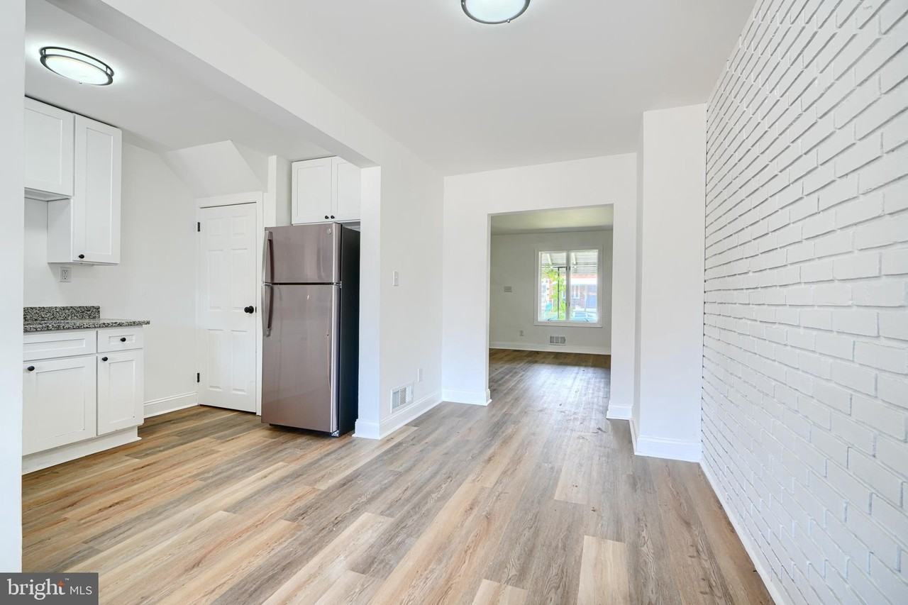 2204 Redthorn Rd - Photo 6 of 25