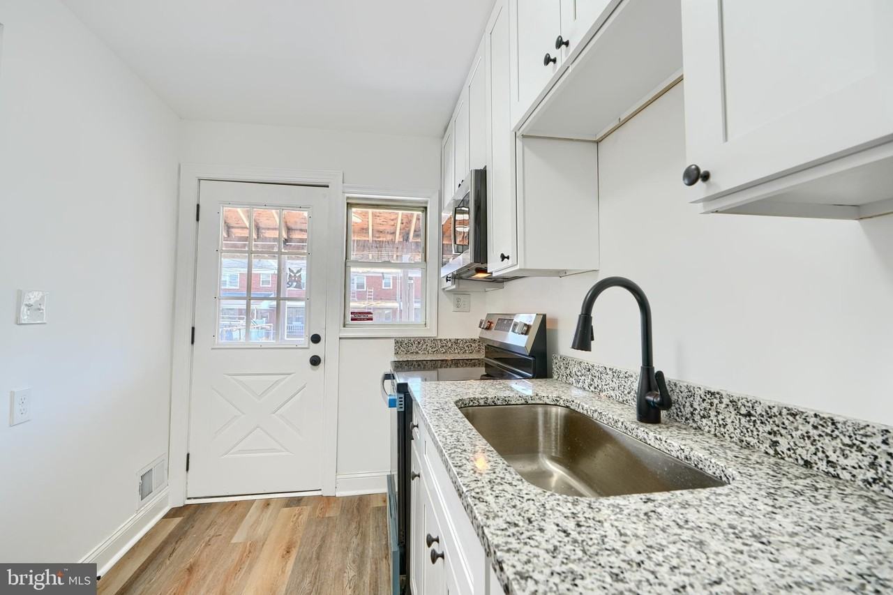 2204 Redthorn Rd - Photo 6 of 23