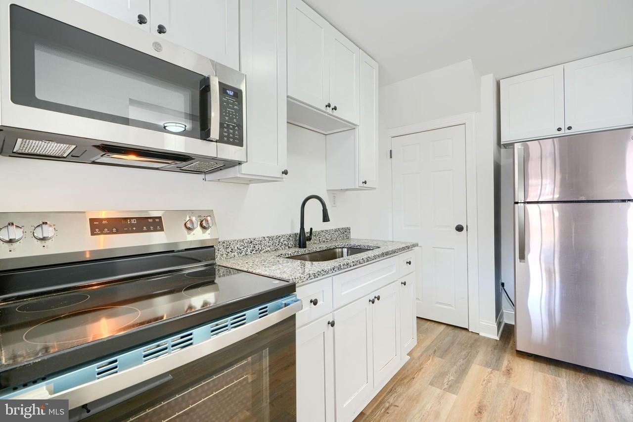 2204 Redthorn Rd - Photo 7 of 23