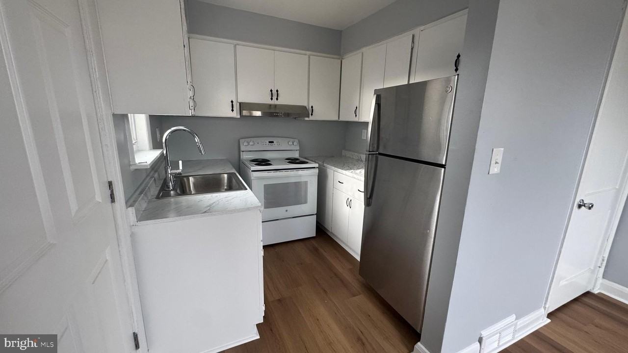 7107 Liberty Rd - Photo 3 of 17