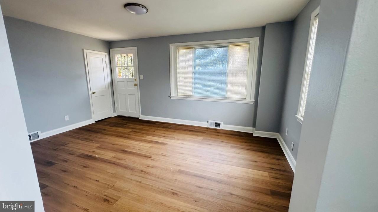 7107 Liberty Rd - Photo 5 of 17