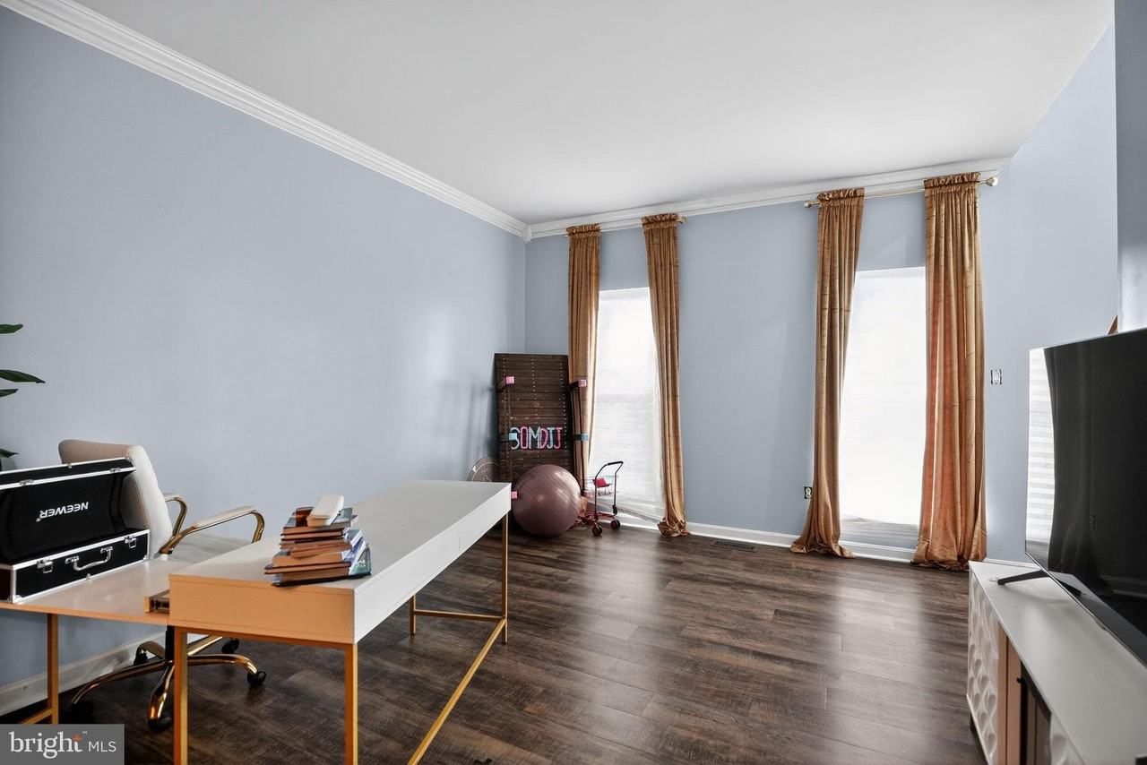 2353 S Hampton Dr - Photo 7 of 30