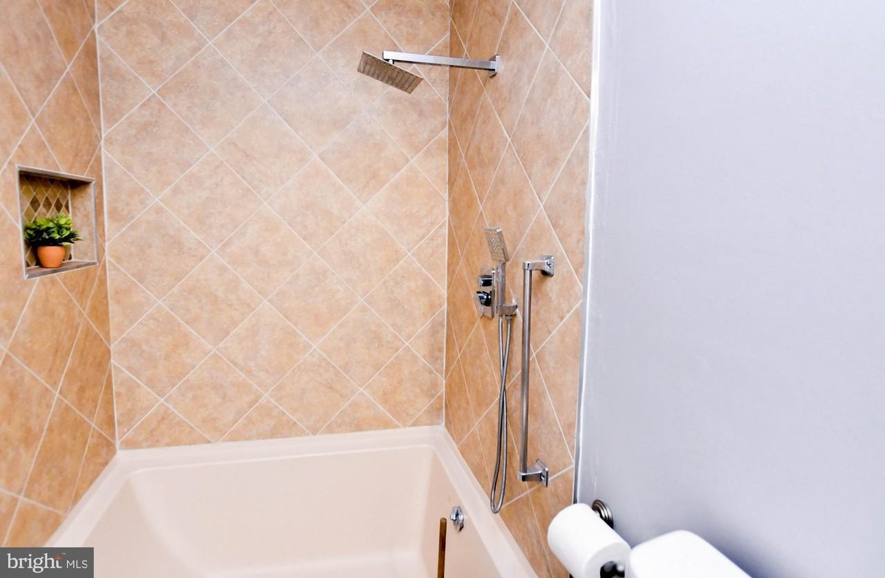 3319 Huntley Square Dr Apt A1 #A1 - Photo 6 of 23