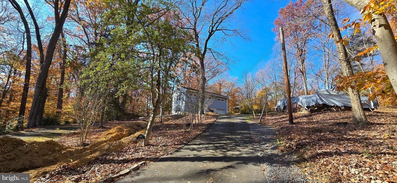 7613 Locust Ln - Photo 5 of 49