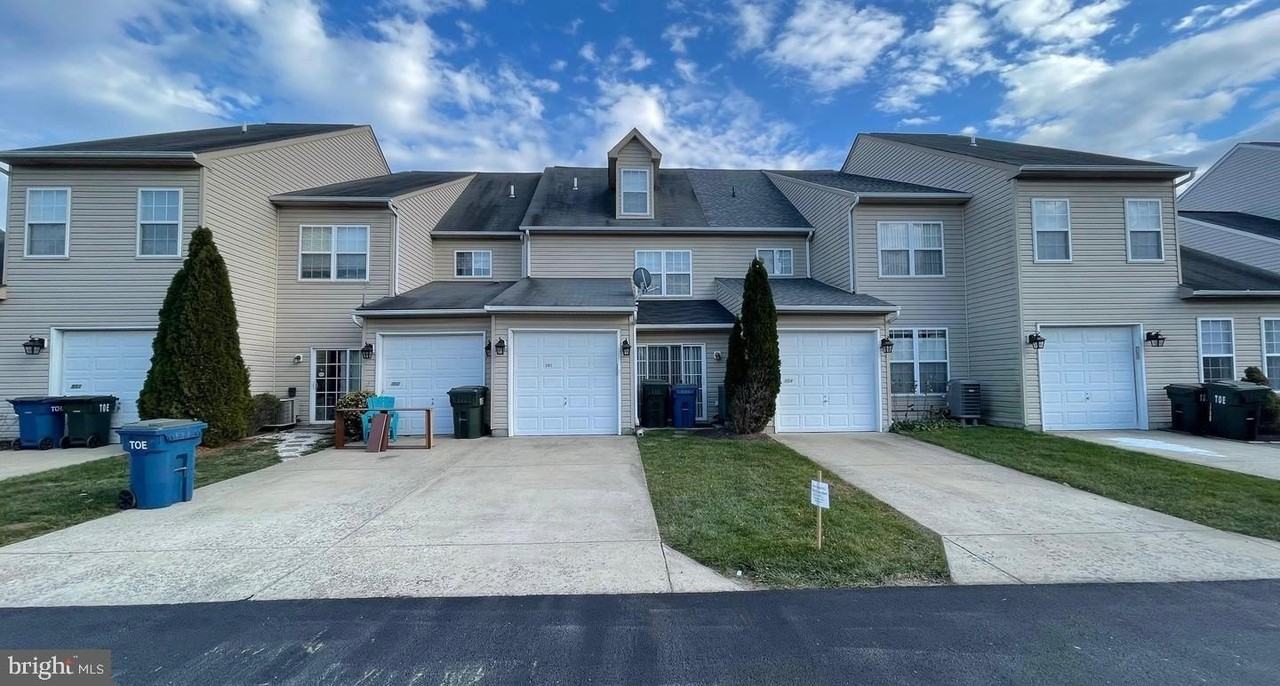 303 Leontyne Pl - Photo 3 of 5