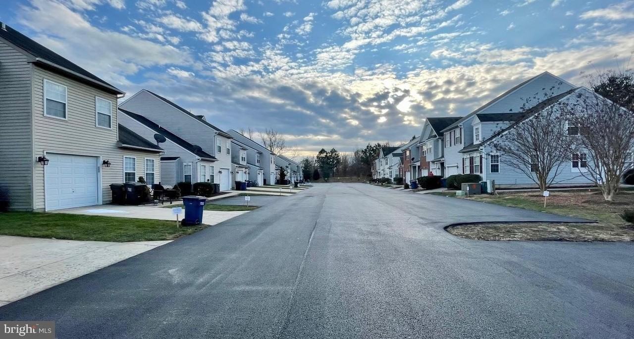 303 Leontyne Pl - Photo 5 of 5