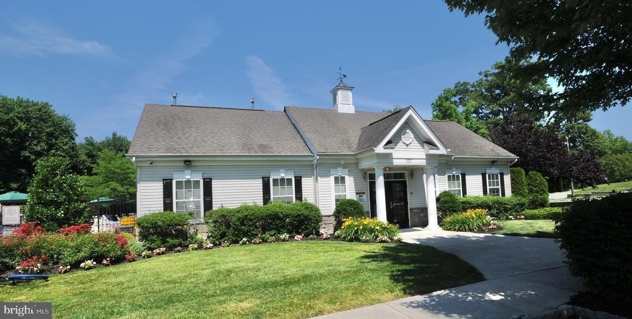 349 Huntington Dr - Photo 6 of 37