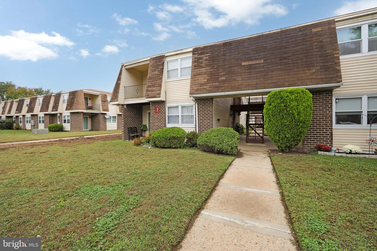 7 Florence Tollgate Pl Unit 5 #5 - Photo 2 of 28