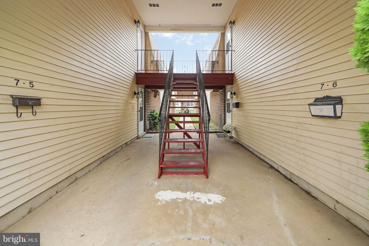 7 Florence Tollgate Pl Unit 5 #5 - Photo 3 of 28