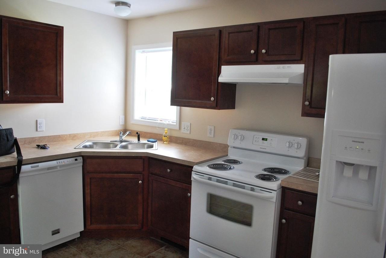 306 Oakwood Ave - Photo 3 of 10