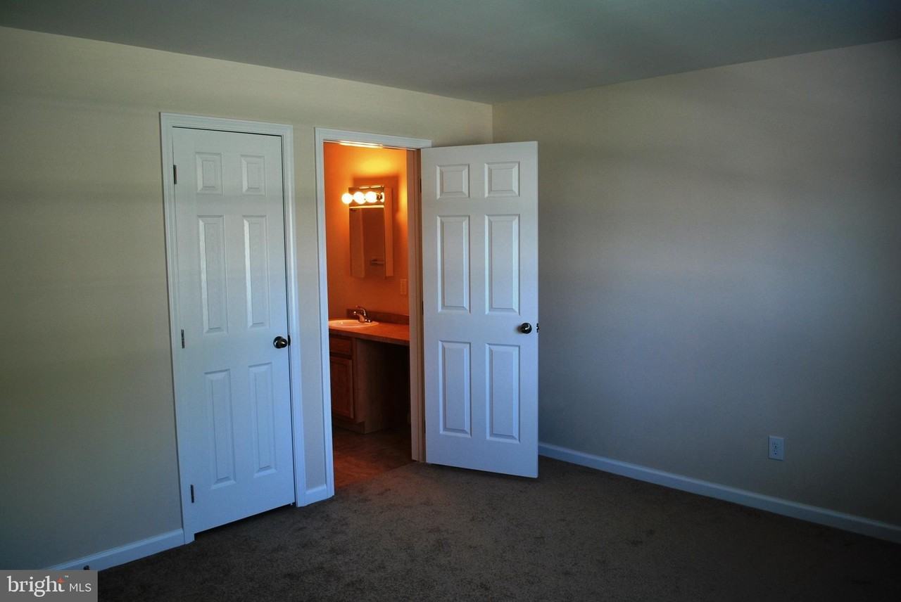 306 Oakwood Ave - Photo 6 of 10