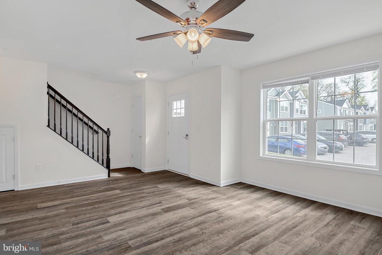 24 H St #24 - Photo 3 of 19