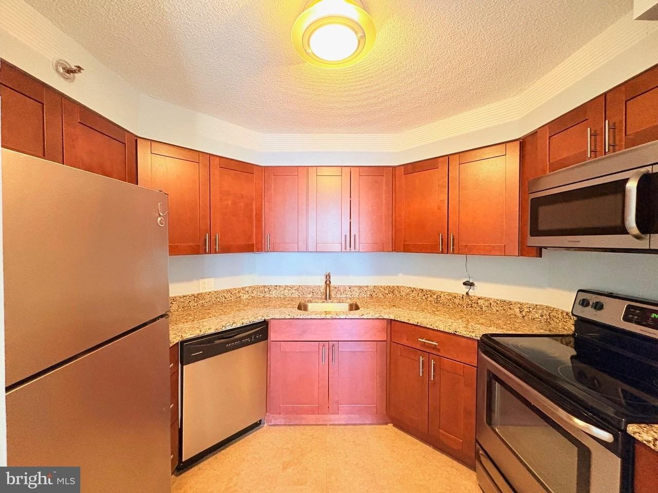 2020 Walnut St Apt 6c #6C - Photo 4 of 29