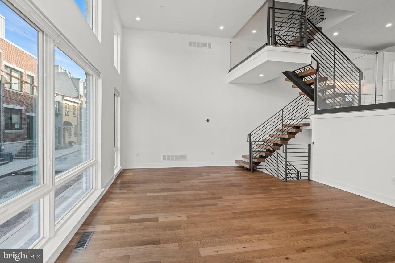 2240 League St - Photo 4 of 43