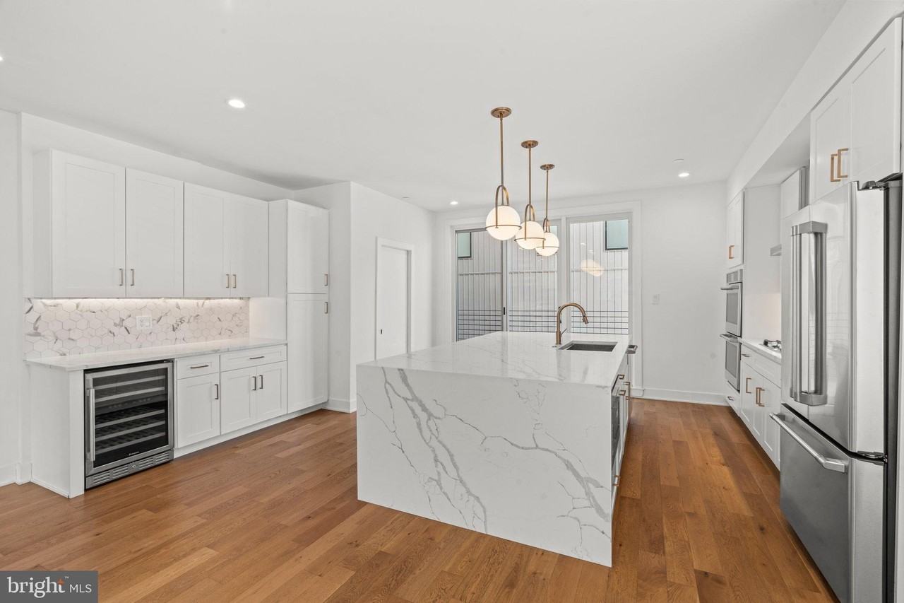 2240 League St - Photo 7 of 43