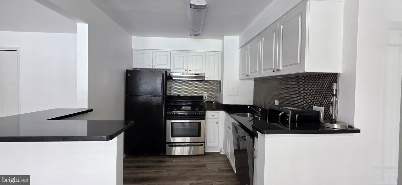 12 S Van Dorn St Apt 406 #406 - Photo 2 of 34