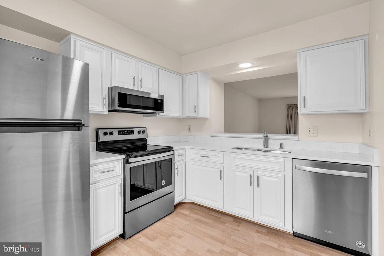 14854 Lynhodge Ct - Photo 3 of 26