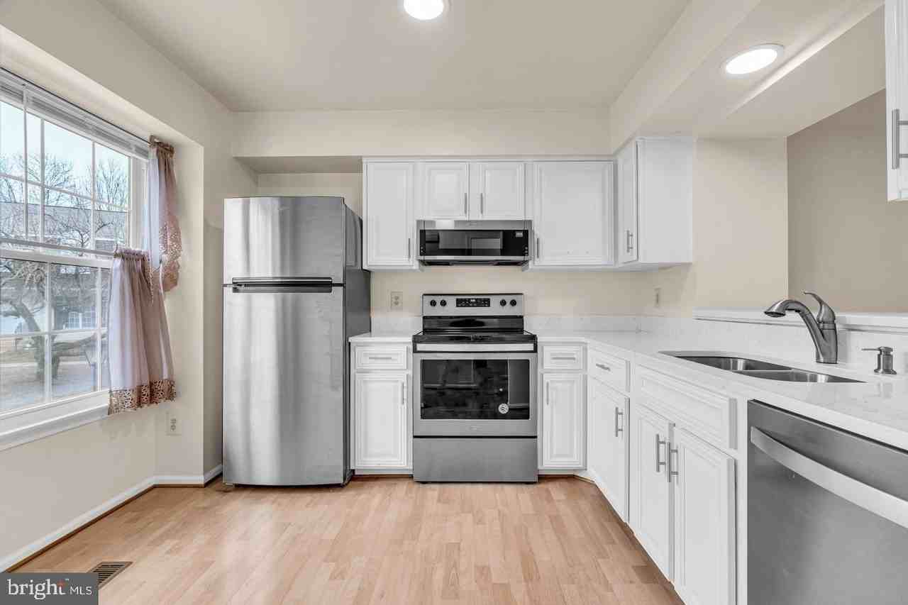 14854 Lynhodge Ct - Photo 6 of 26