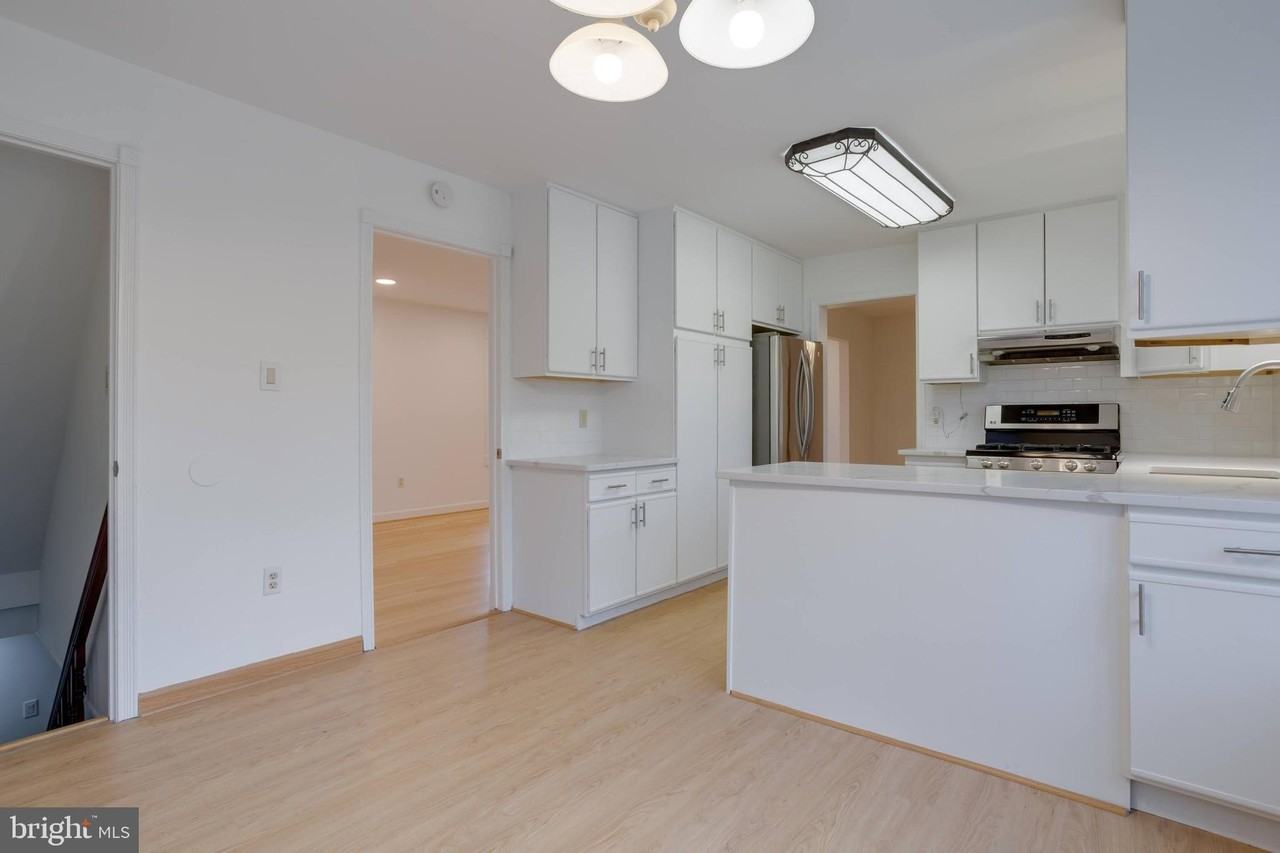 8122 Truro Ct - Photo 5 of 34