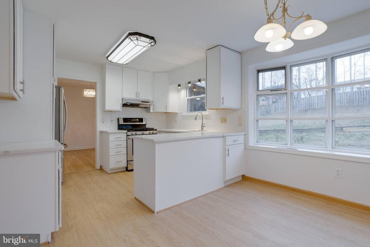 8122 Truro Ct - Photo 6 of 34