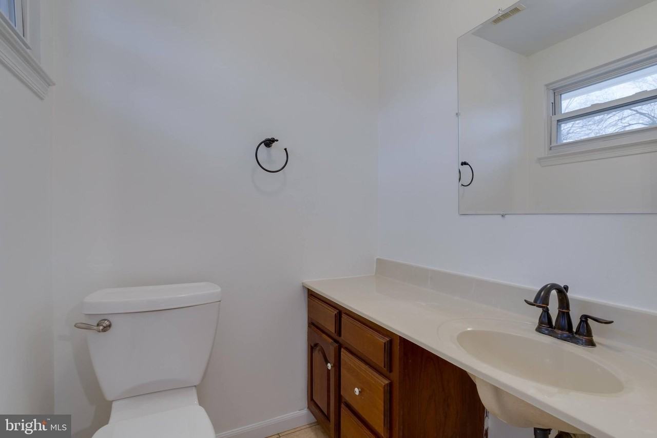8122 Truro Ct - Photo 7 of 34