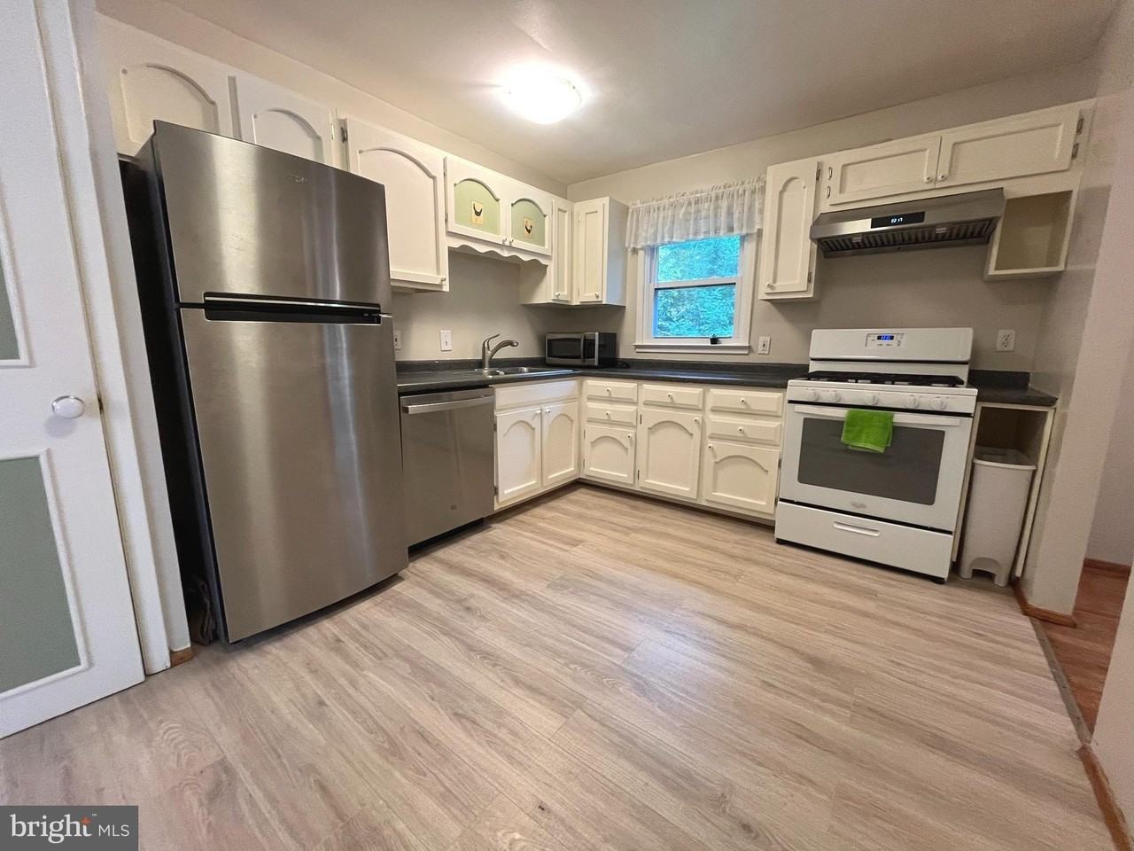 14915 Daytona Ct - Photo 2 of 31