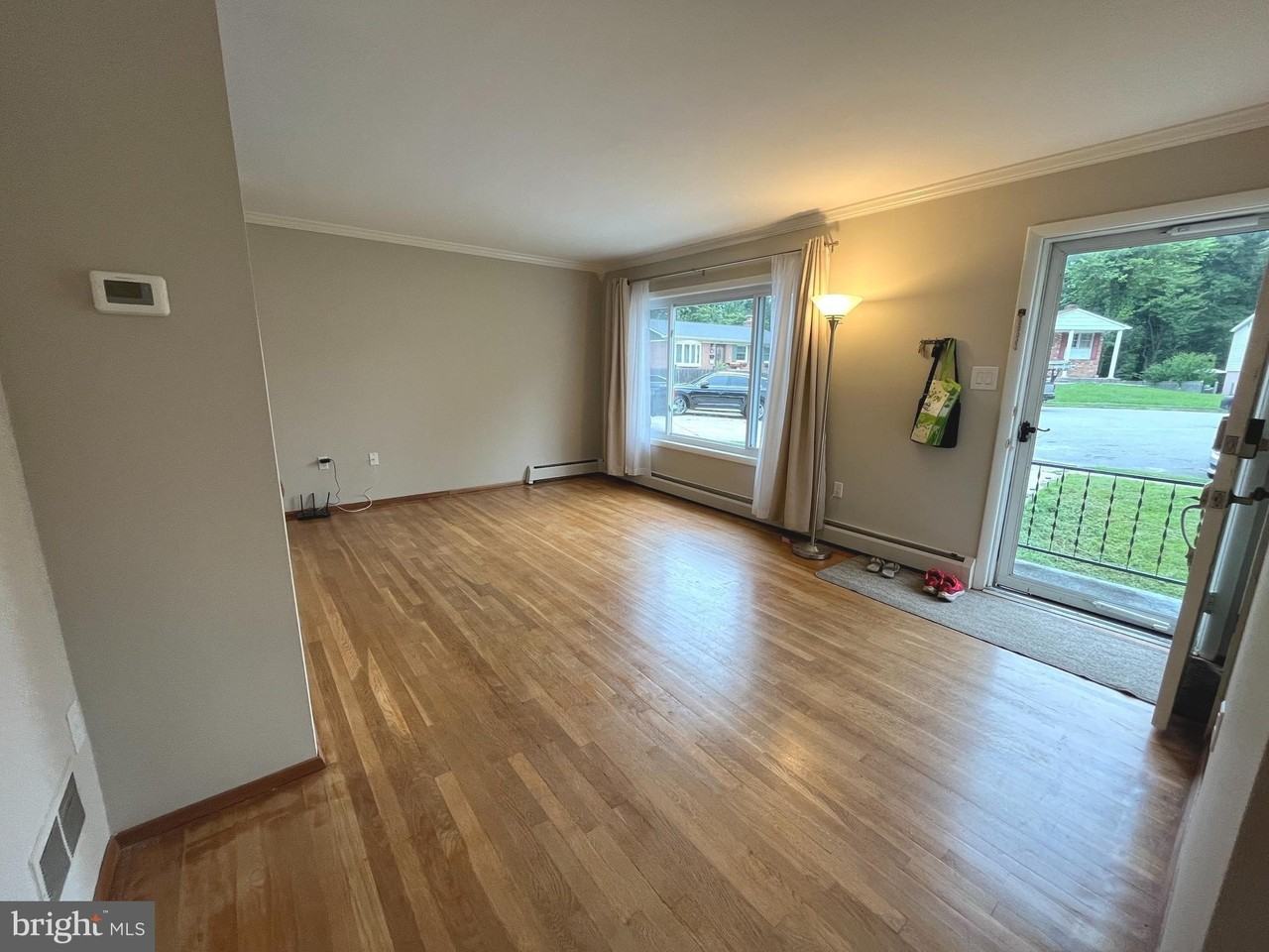 14915 Daytona Ct - Photo 3 of 31