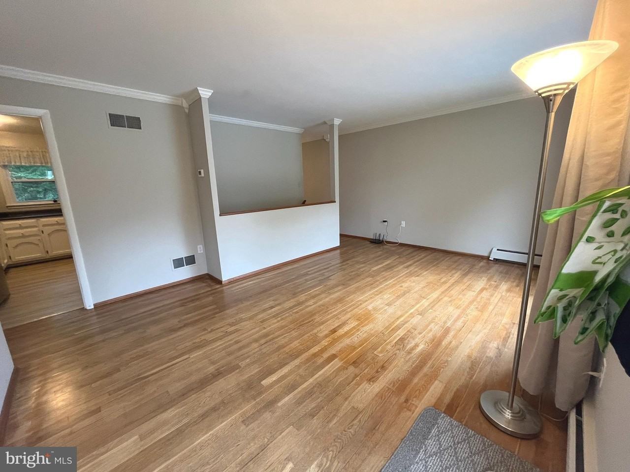 14915 Daytona Ct - Photo 4 of 31