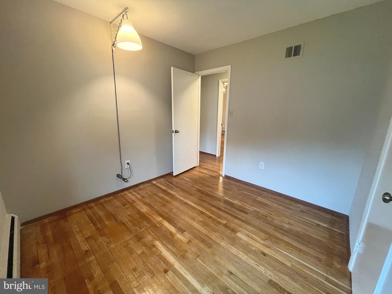 14915 Daytona Ct - Photo 7 of 31