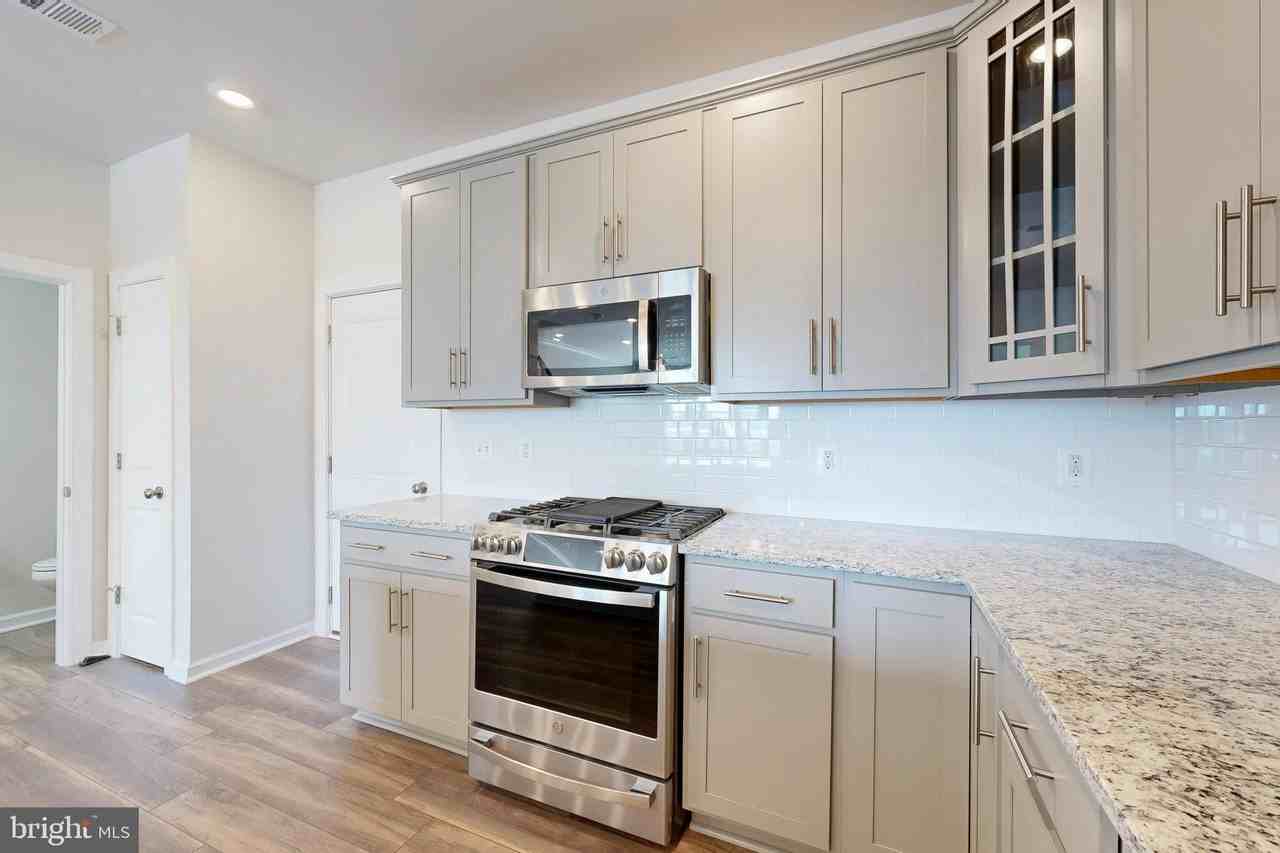 2375 Stephanie Tessa Ln - Photo 4 of 41