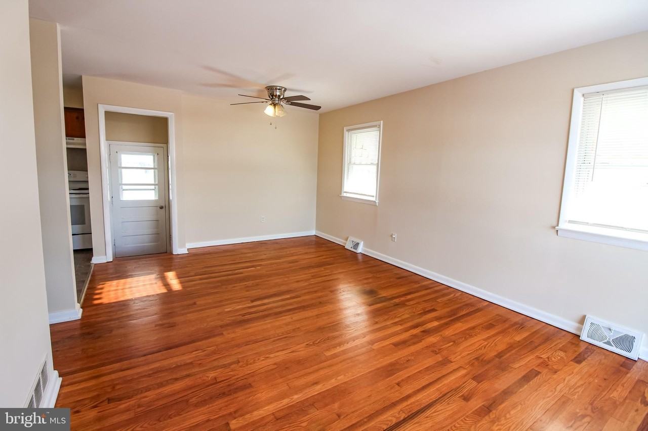 1045 Hisey Ave - Photo 4 of 18