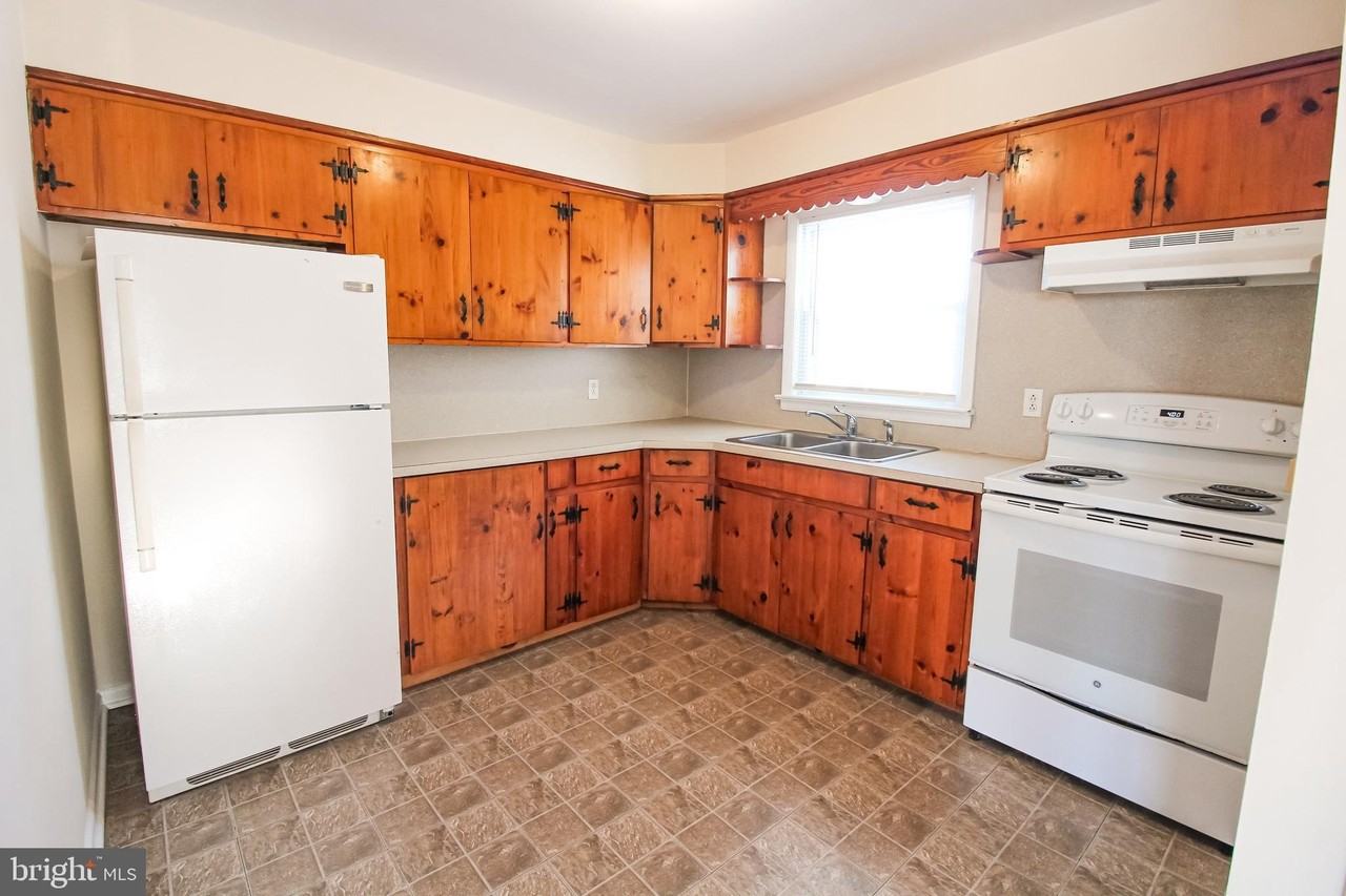 1045 Hisey Ave - Photo 5 of 18