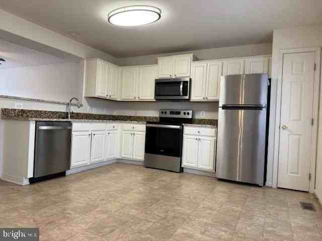 201 Merrill Ct - Photo 3 of 14